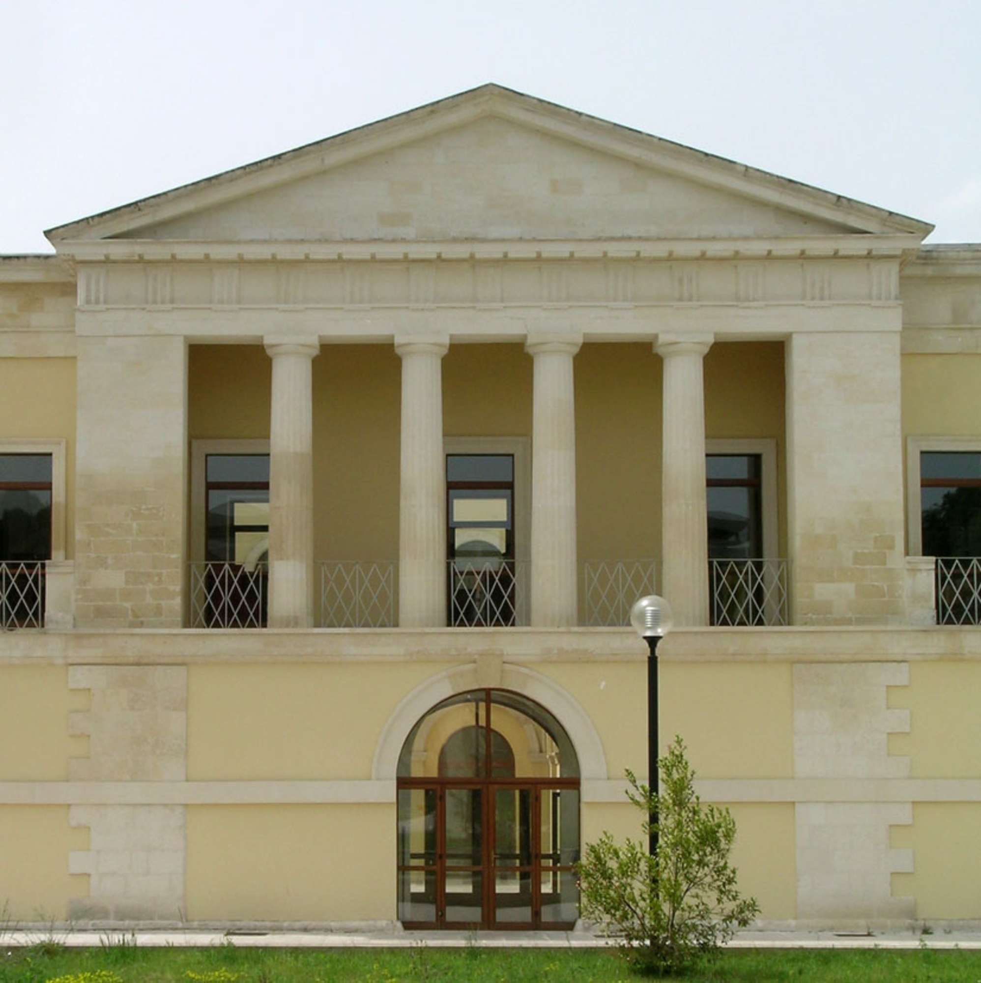 Facciata del Museo Papirologico.